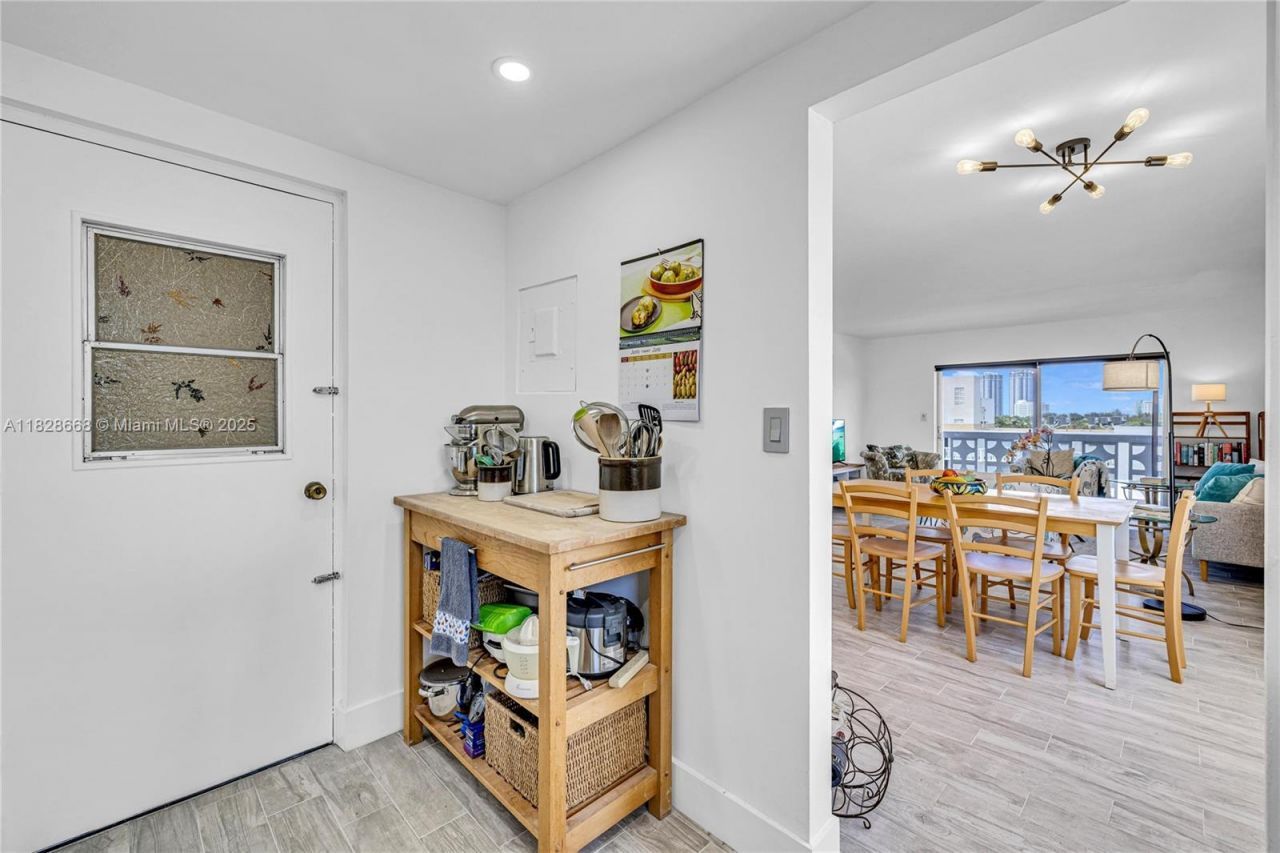 4141 Nautilus Dr, Unit 7J, Miami Beach, FL 33140 Photo