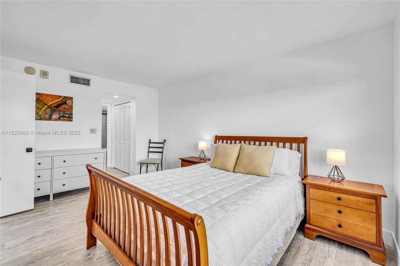 4141 Nautilus Dr, Unit 7J, Miami Beach, FL 33140 Photo