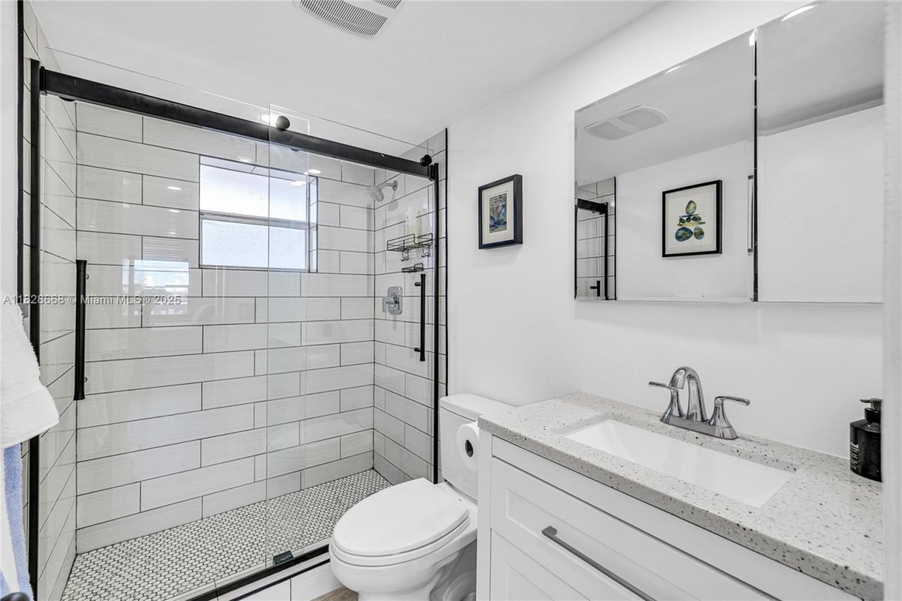 4141 Nautilus Dr, Unit 7J, Miami Beach, FL 33140 Photo