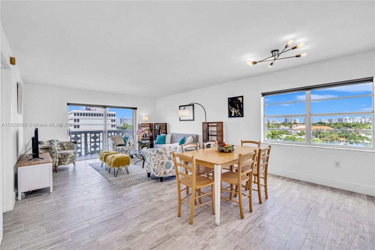 4141 Nautilus Dr, Unit 7J, Miami Beach, FL 33140 Photo