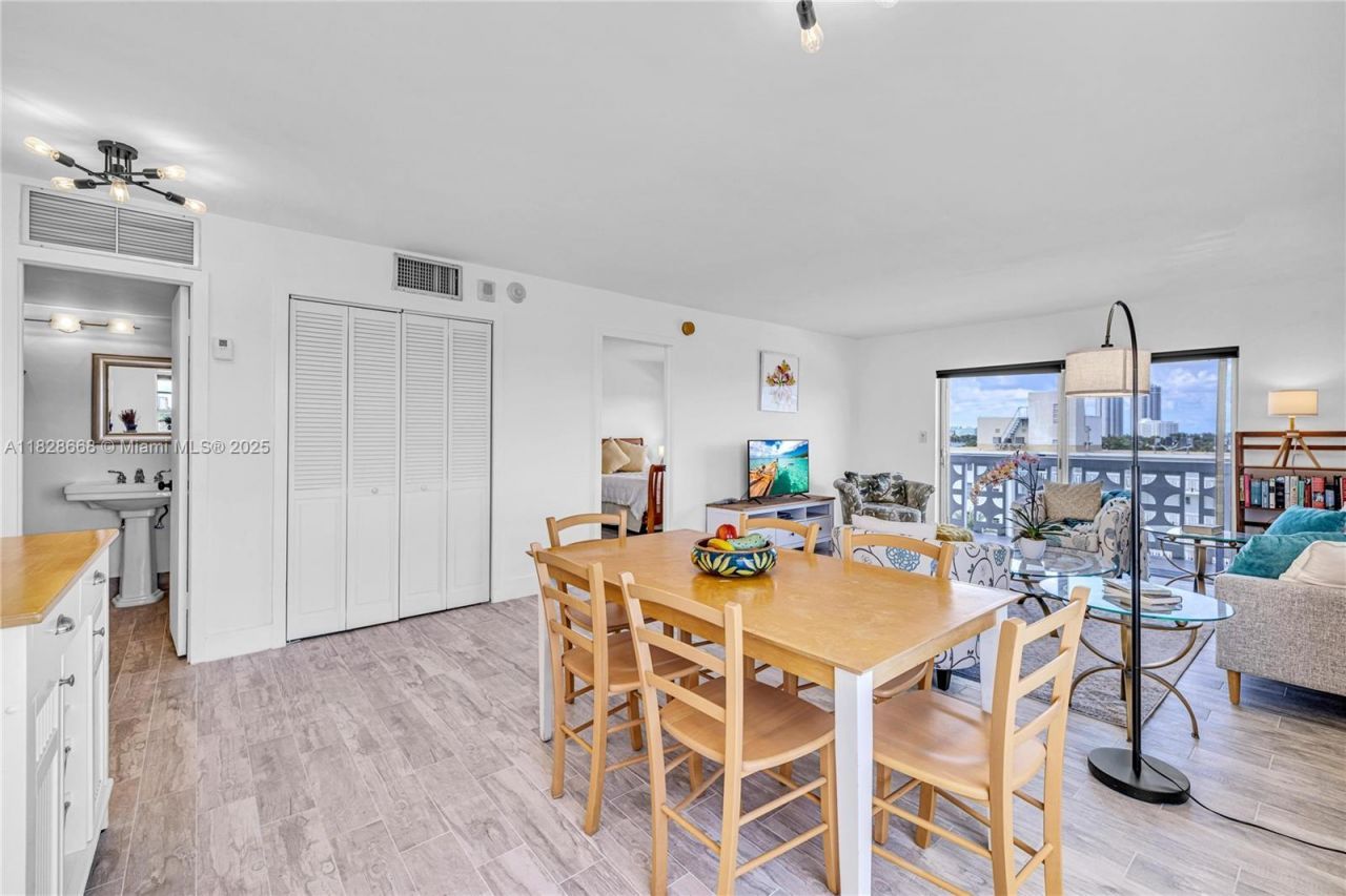 4141 Nautilus Dr, Unit 7J, Miami Beach, FL 33140 Photo