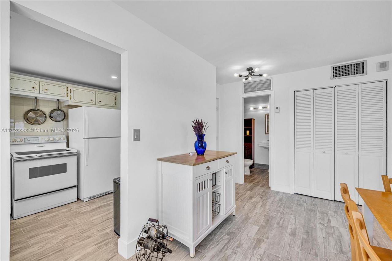 4141 Nautilus Dr, Unit 7J, Miami Beach, FL 33140 Photo