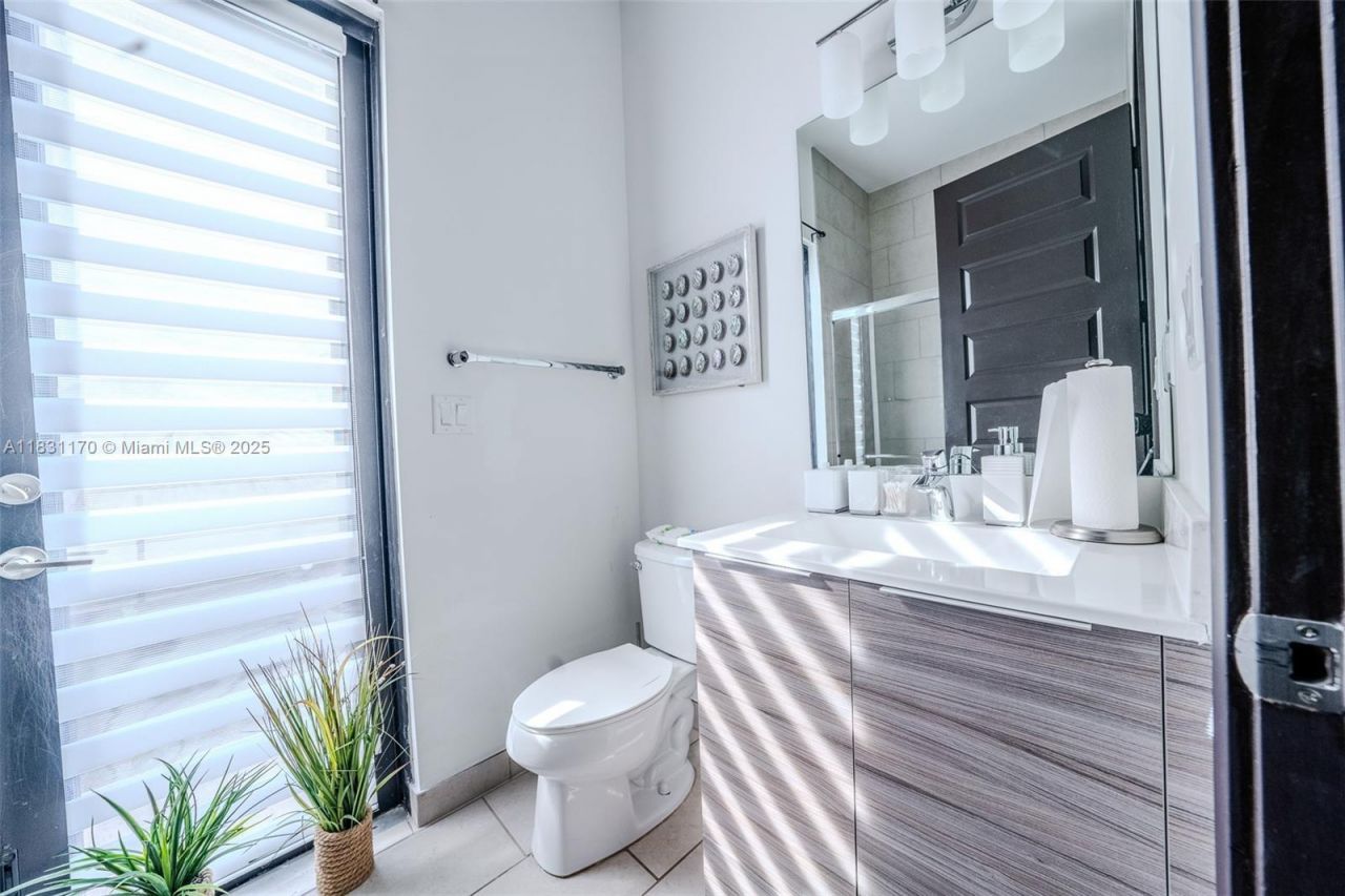 15976 SW 136th Ter, Unit 15976, Miami, FL 33196 Photo