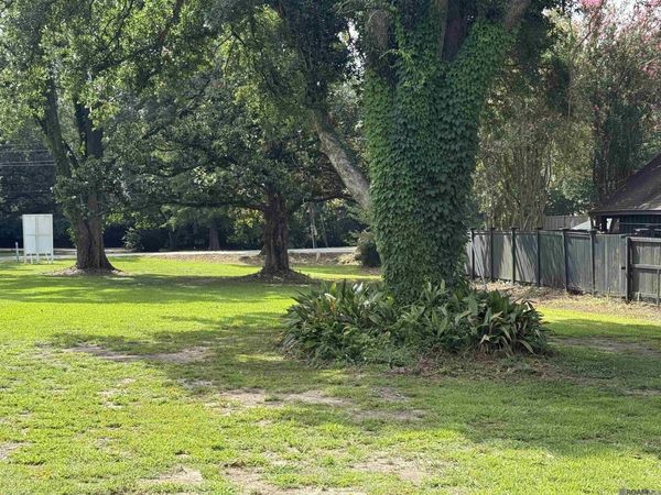 3062 Fairway Dr, Baton Rouge, LA 70809