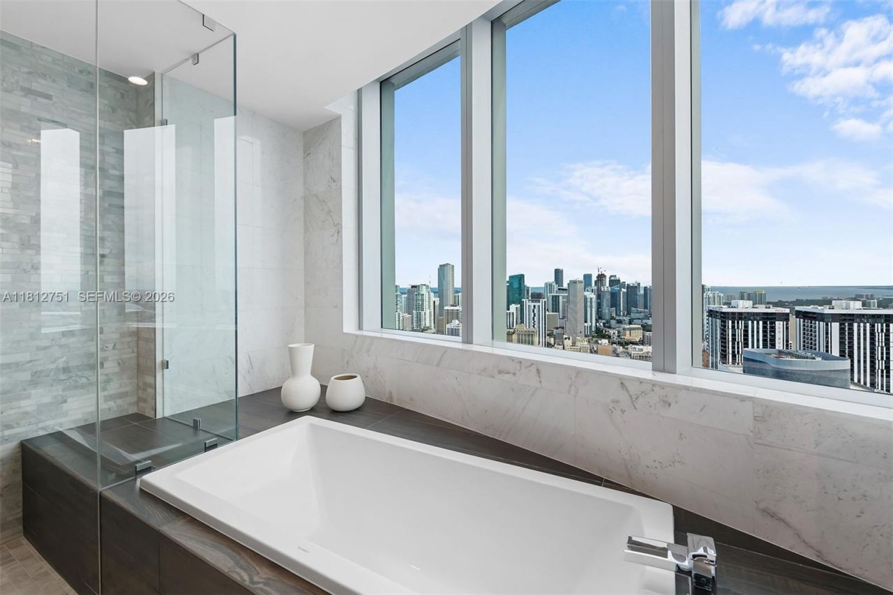 851 NE 1st Ave, Unit PH4912, Miami, FL 33132 Photo