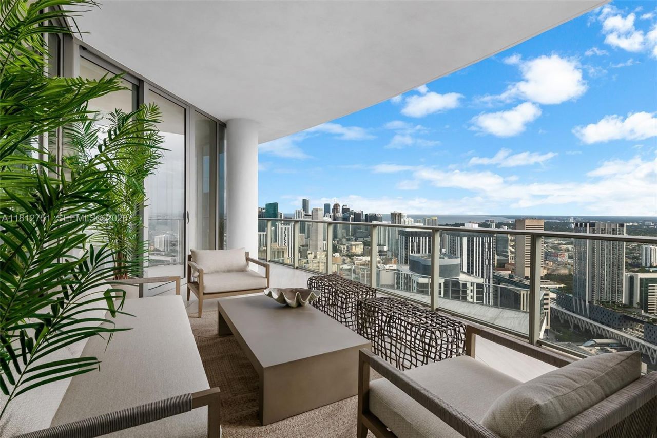 851 NE 1st Ave, Unit PH4912, Miami, FL 33132 Photo