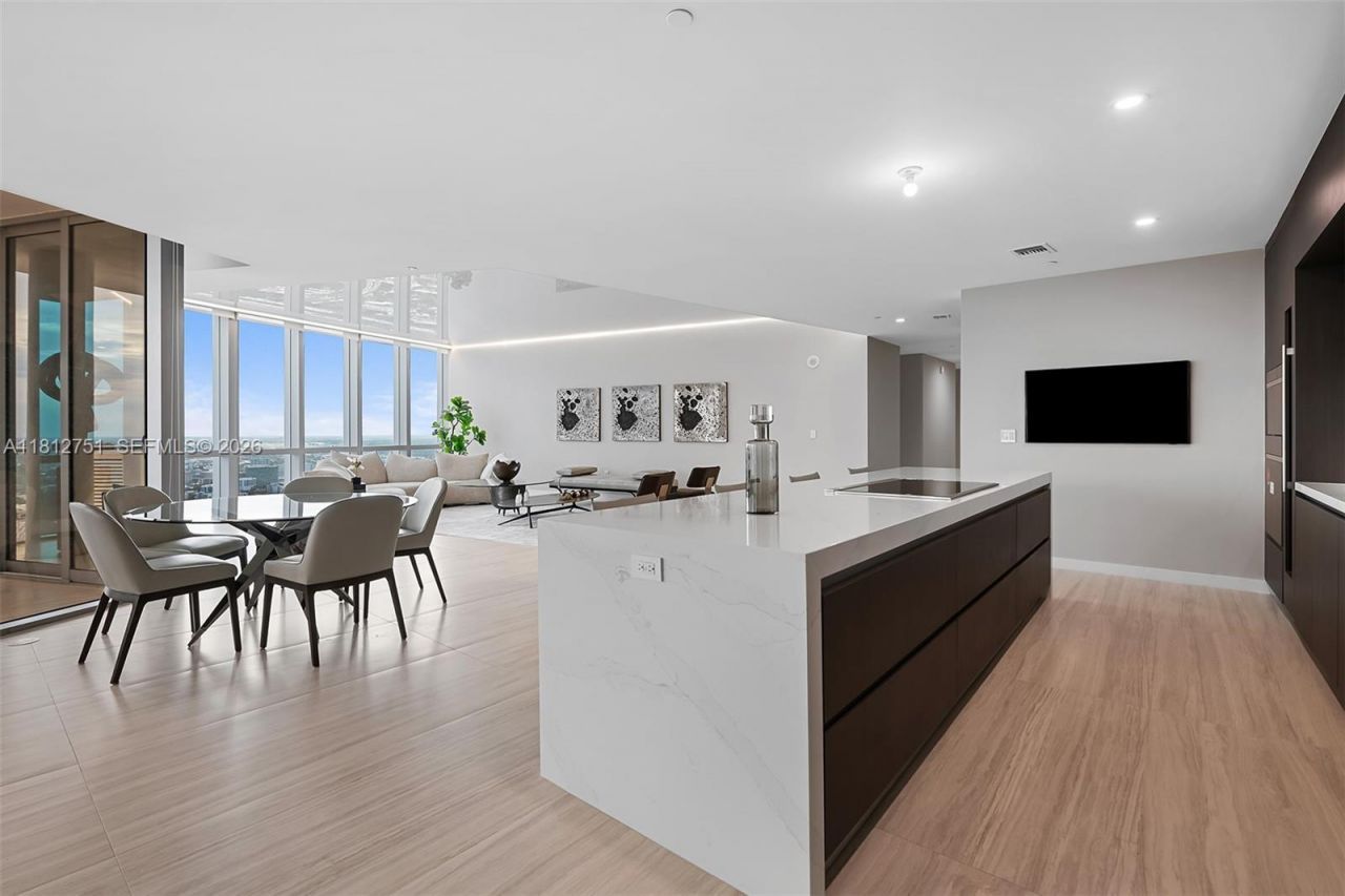 851 NE 1st Ave, Unit PH4912, Miami, FL 33132 Photo