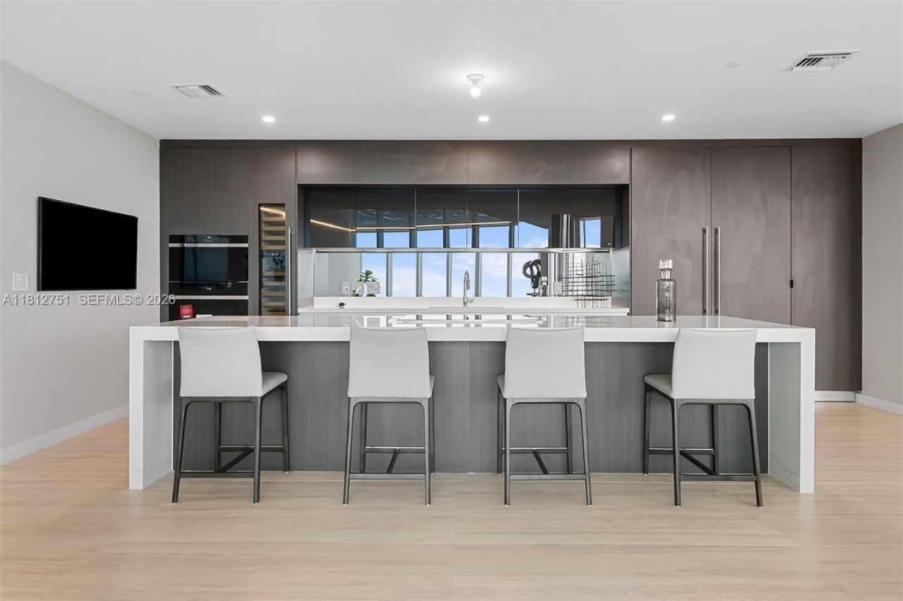 851 NE 1st Ave, Unit PH4912, Miami, FL 33132 Photo