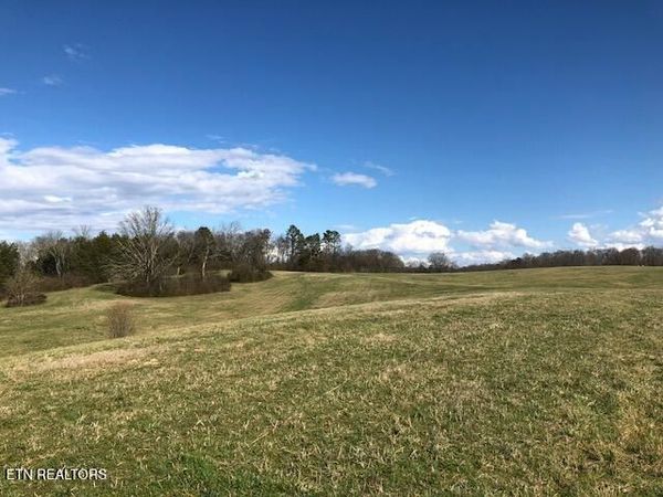 8634 Shackleford Lane, Strawberry Plains, TN 37871