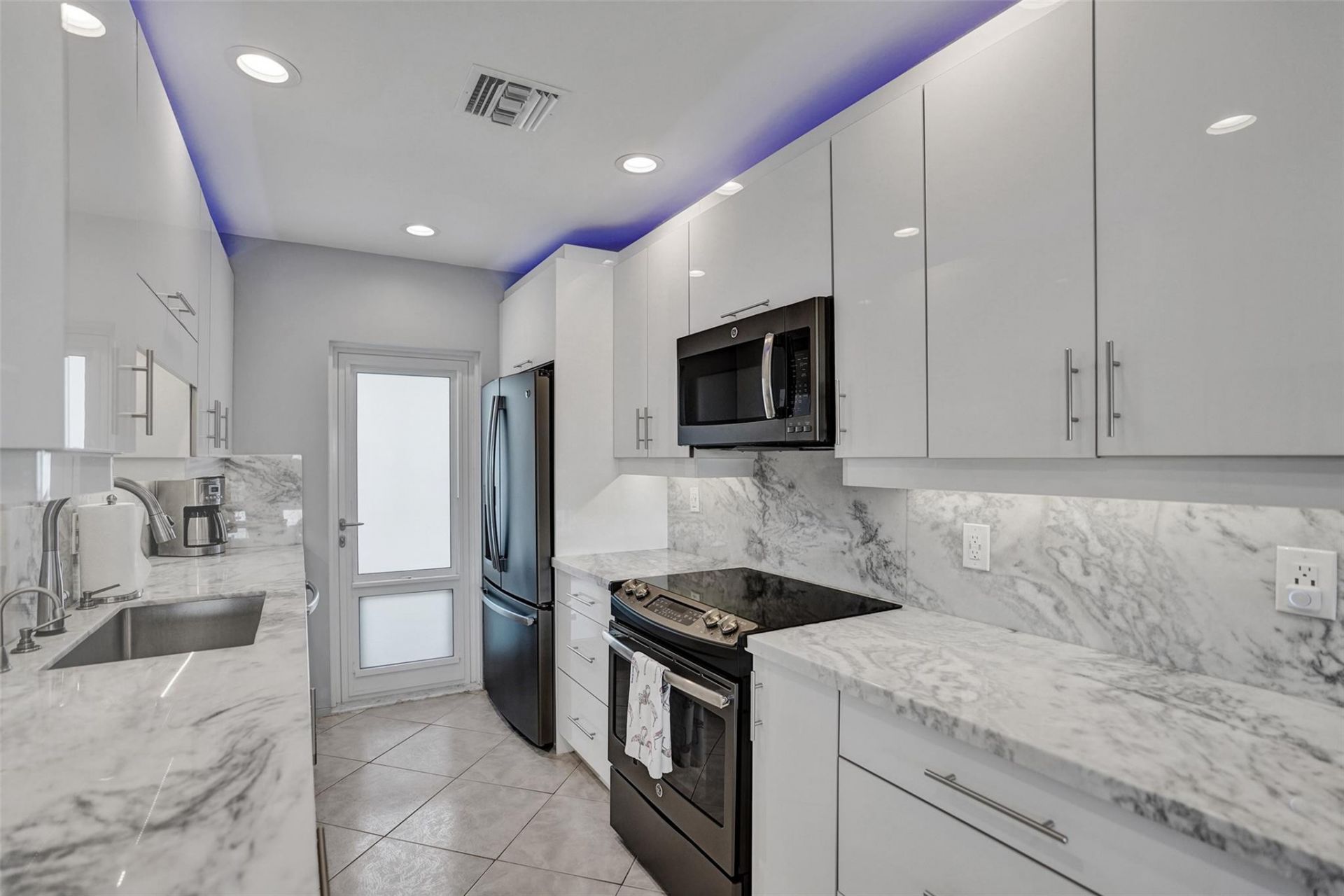 105 NE 19th Avenue, Unit 452, Deerfield Beach, FL 33441 Photo