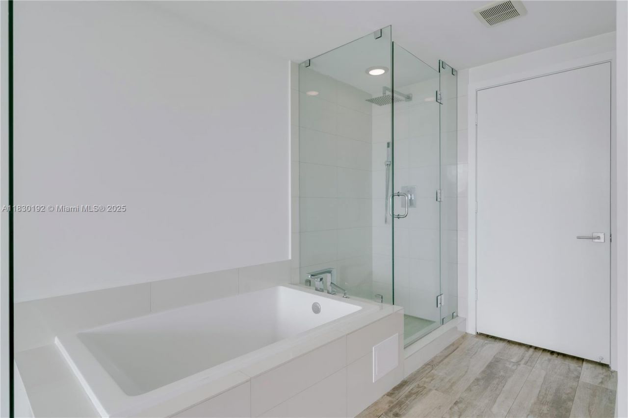 650 NE 32nd St, Unit 802, Miami, FL 33137 Photo