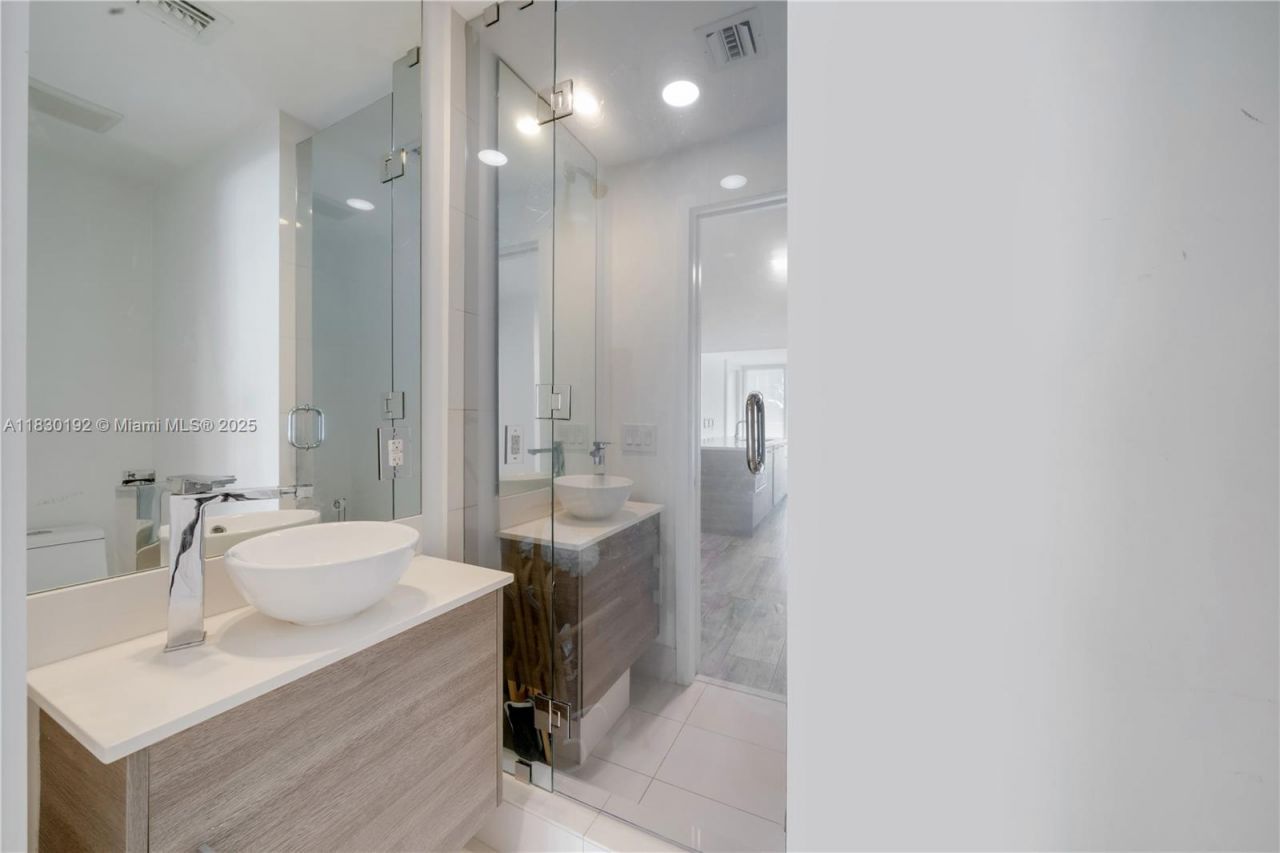 650 NE 32nd St, Unit 802, Miami, FL 33137 Photo