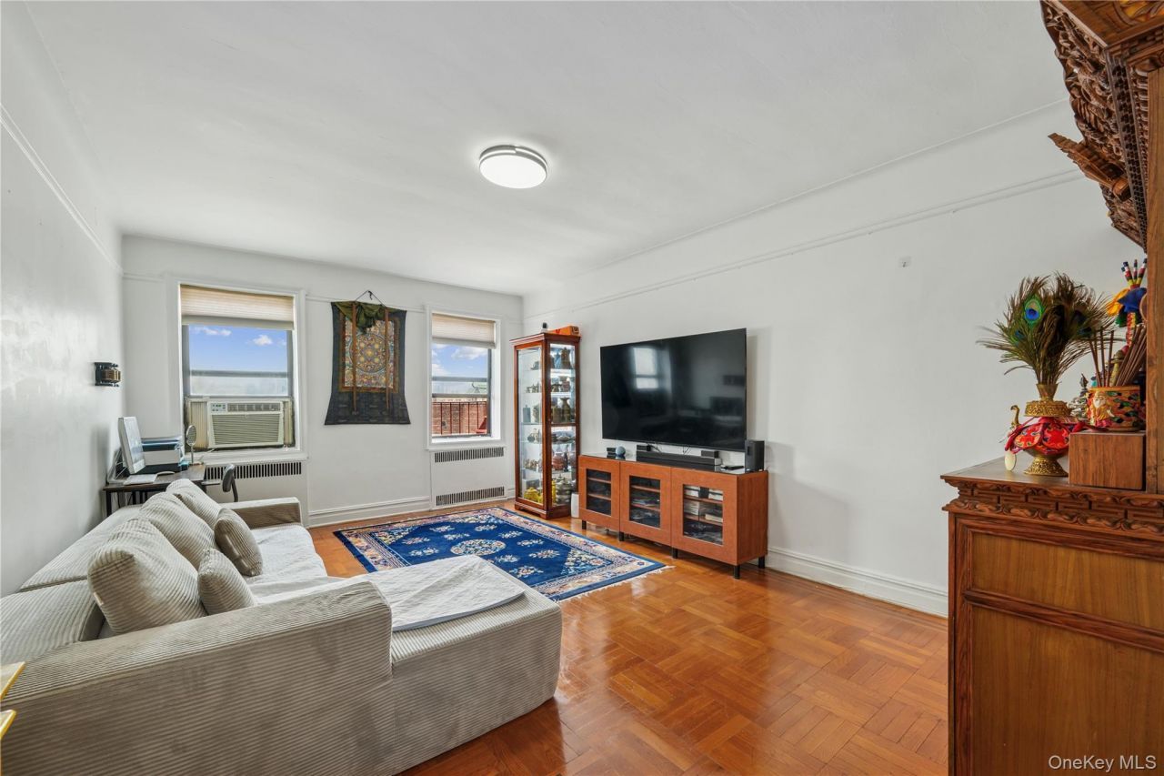 35-20 73rd Street, Unit 6R, Jackson Heights, NY 11372 Main Photo