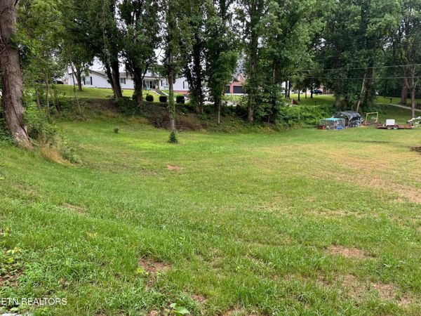 Dogwood Lane, Jacksboro, TN 37757