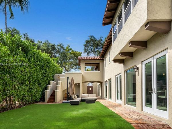 440 Rosaro Ave, Coral Gables, FL 33146