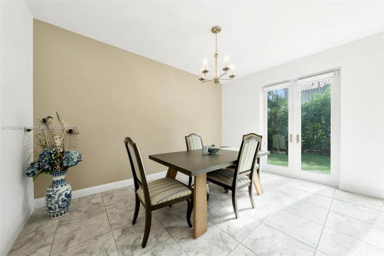 440 Rosaro Ave, Coral Gables, FL 33146 Photo