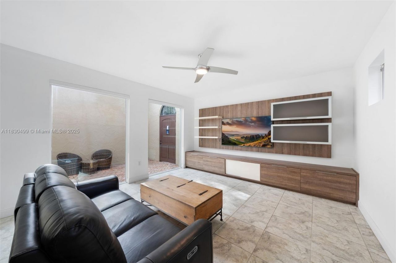 440 Rosaro Ave, Coral Gables, FL 33146 Photo