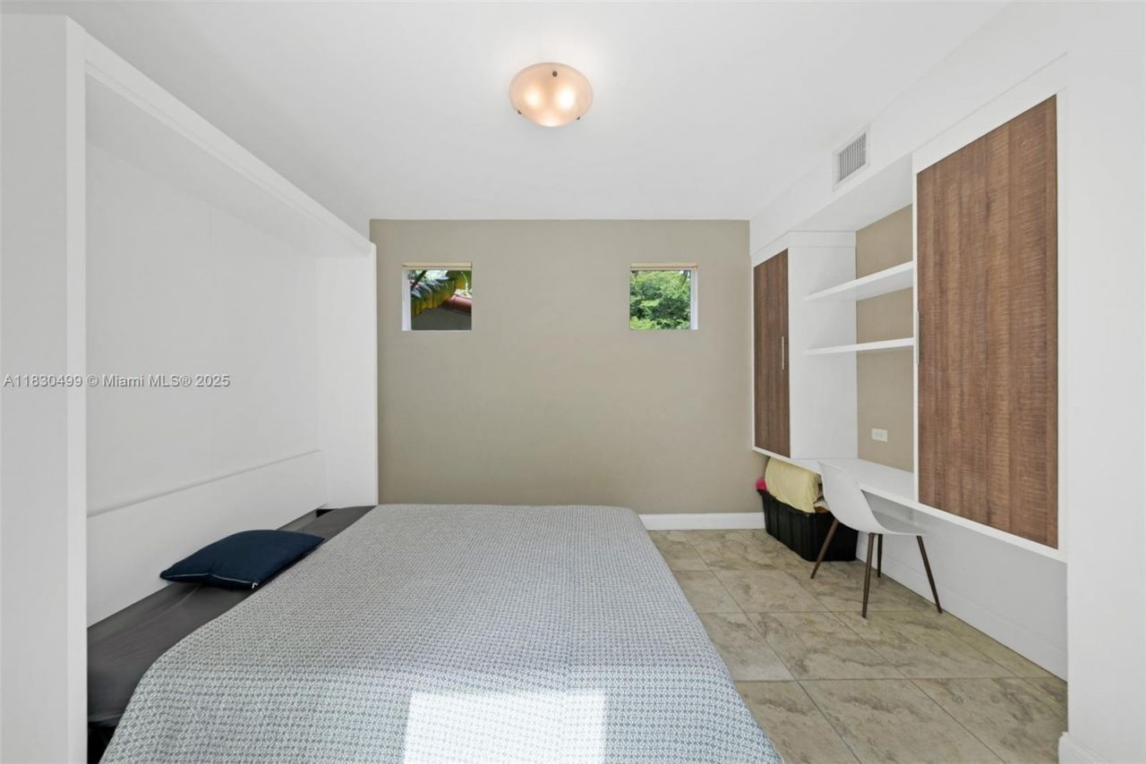 440 Rosaro Ave, Coral Gables, FL 33146 Photo