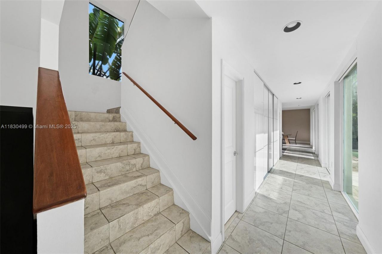 440 Rosaro Ave, Coral Gables, FL 33146 Photo