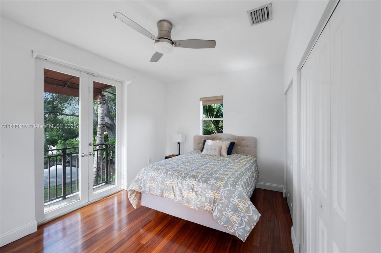 440 Rosaro Ave, Coral Gables, FL 33146 Photo