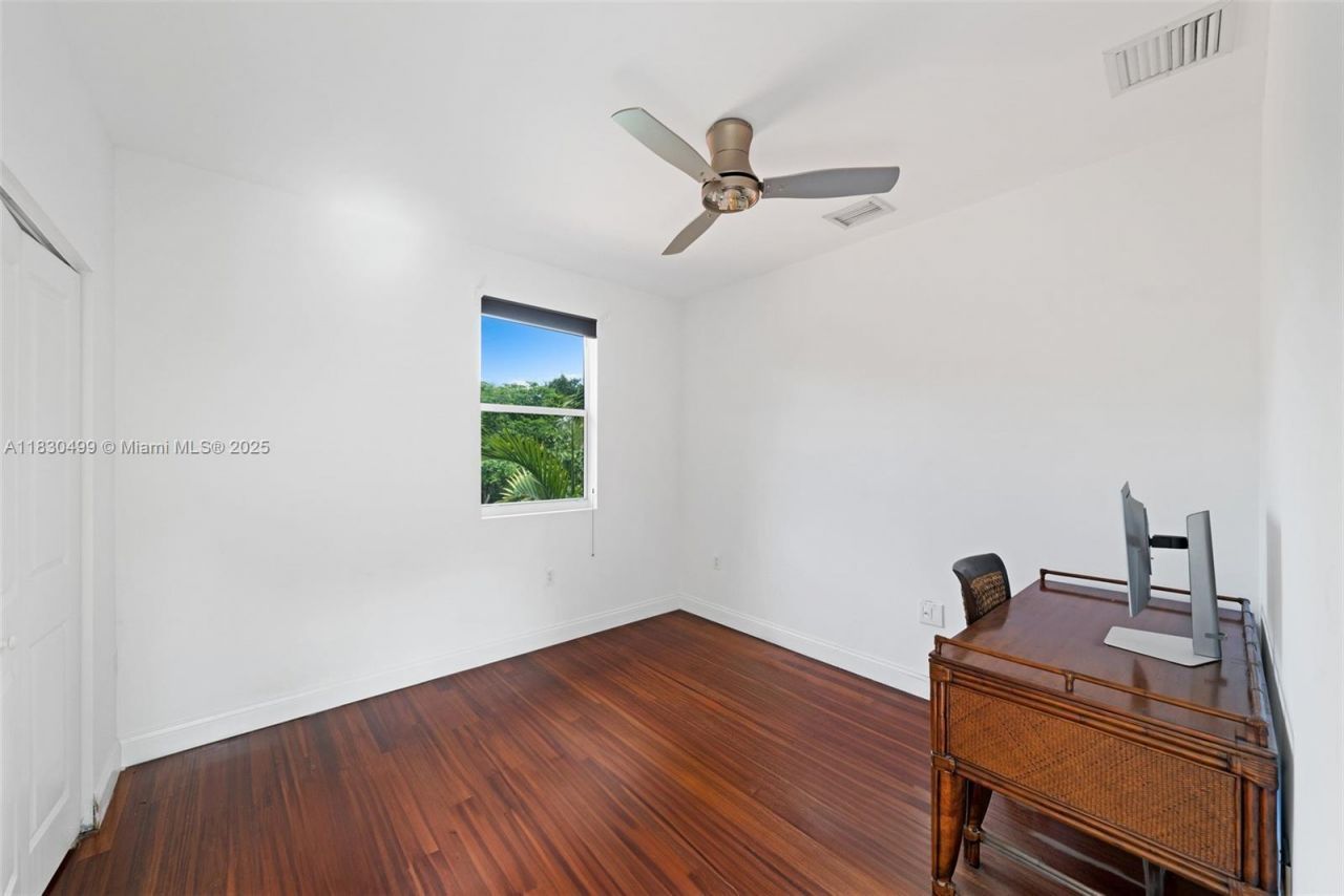 440 Rosaro Ave, Coral Gables, FL 33146 Photo