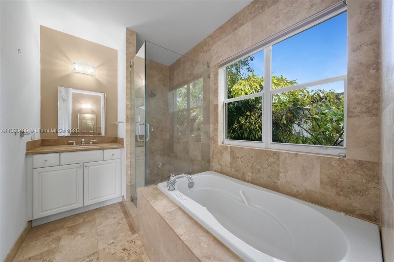 440 Rosaro Ave, Coral Gables, FL 33146 Photo