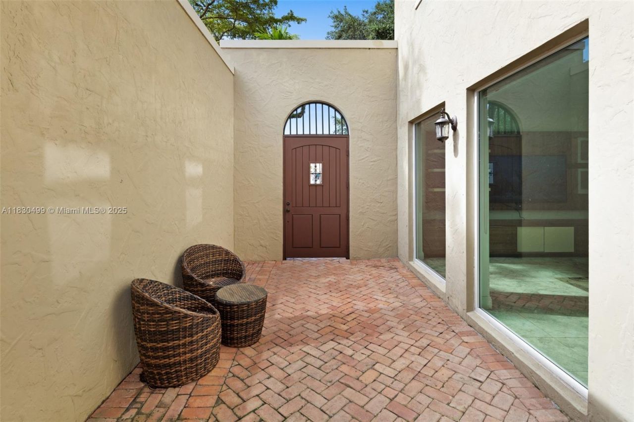 440 Rosaro Ave, Coral Gables, FL 33146 Photo