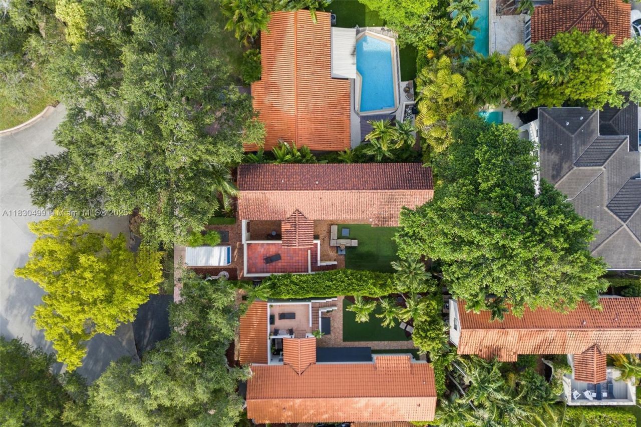 440 Rosaro Ave, Coral Gables, FL 33146 Photo