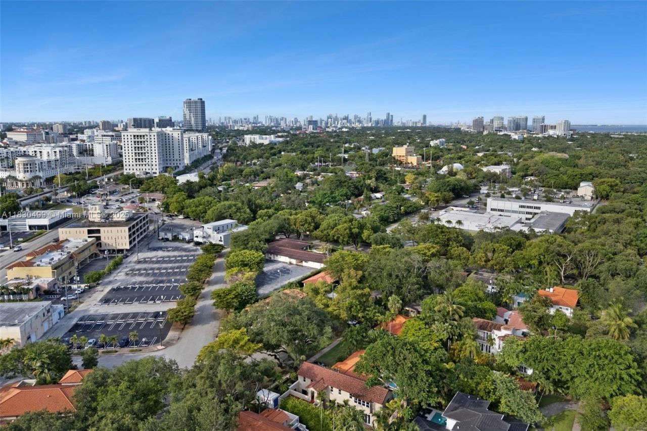 440 Rosaro Ave, Coral Gables, FL 33146 Photo