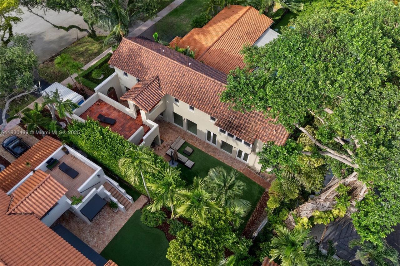 440 Rosaro Ave, Coral Gables, FL 33146 Photo