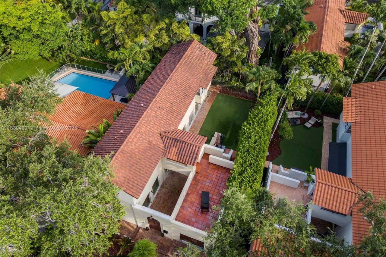 440 Rosaro Ave, Coral Gables, FL 33146 Photo