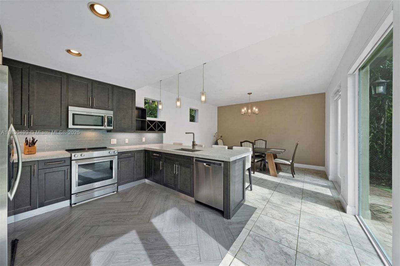 440 Rosaro Ave, Coral Gables, FL 33146 Photo