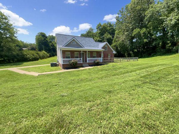 1666 Sparkleberry Dr, Clarksville, TN 37042