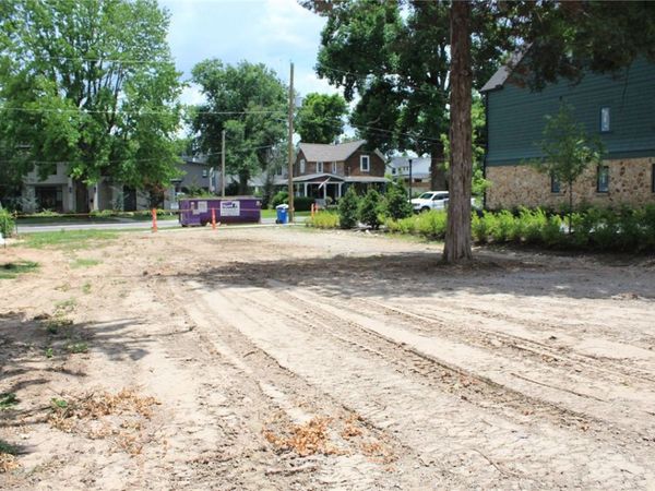 416 SE C Street , Bentonville, AR 72712