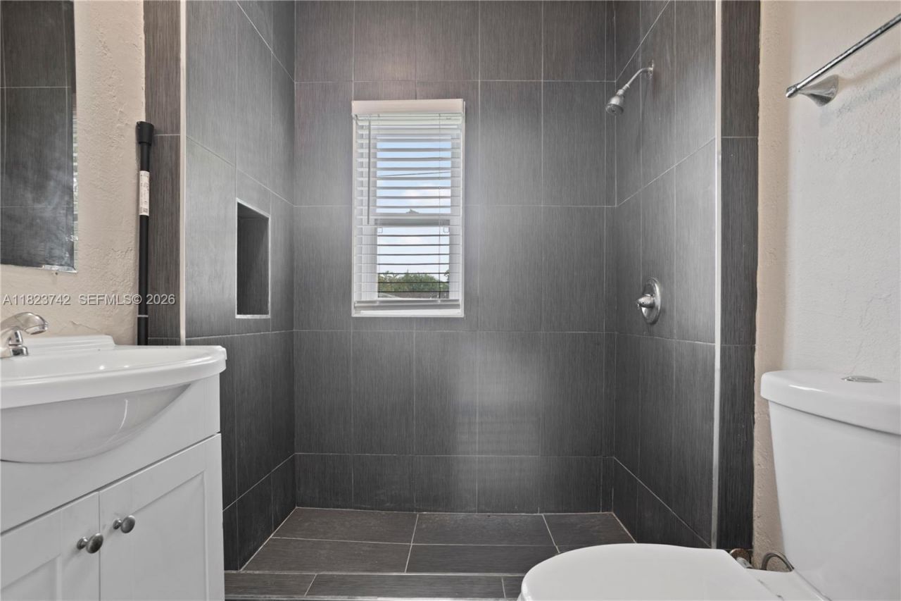 5900 SW 62nd Ter, South Miami, FL 33143 Photo