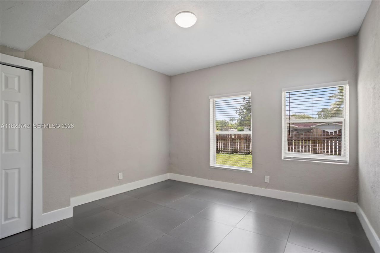 5900 SW 62nd Ter, South Miami, FL 33143 Photo