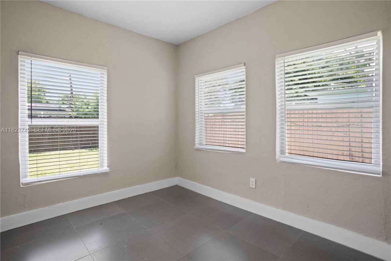 5900 SW 62nd Ter, South Miami, FL 33143 Photo