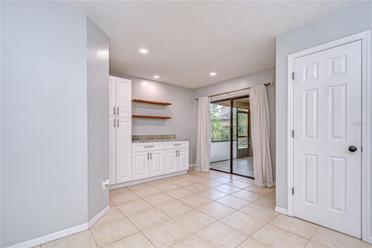 512 Pinewalk Drive, Brandon, FL 33510 Photo