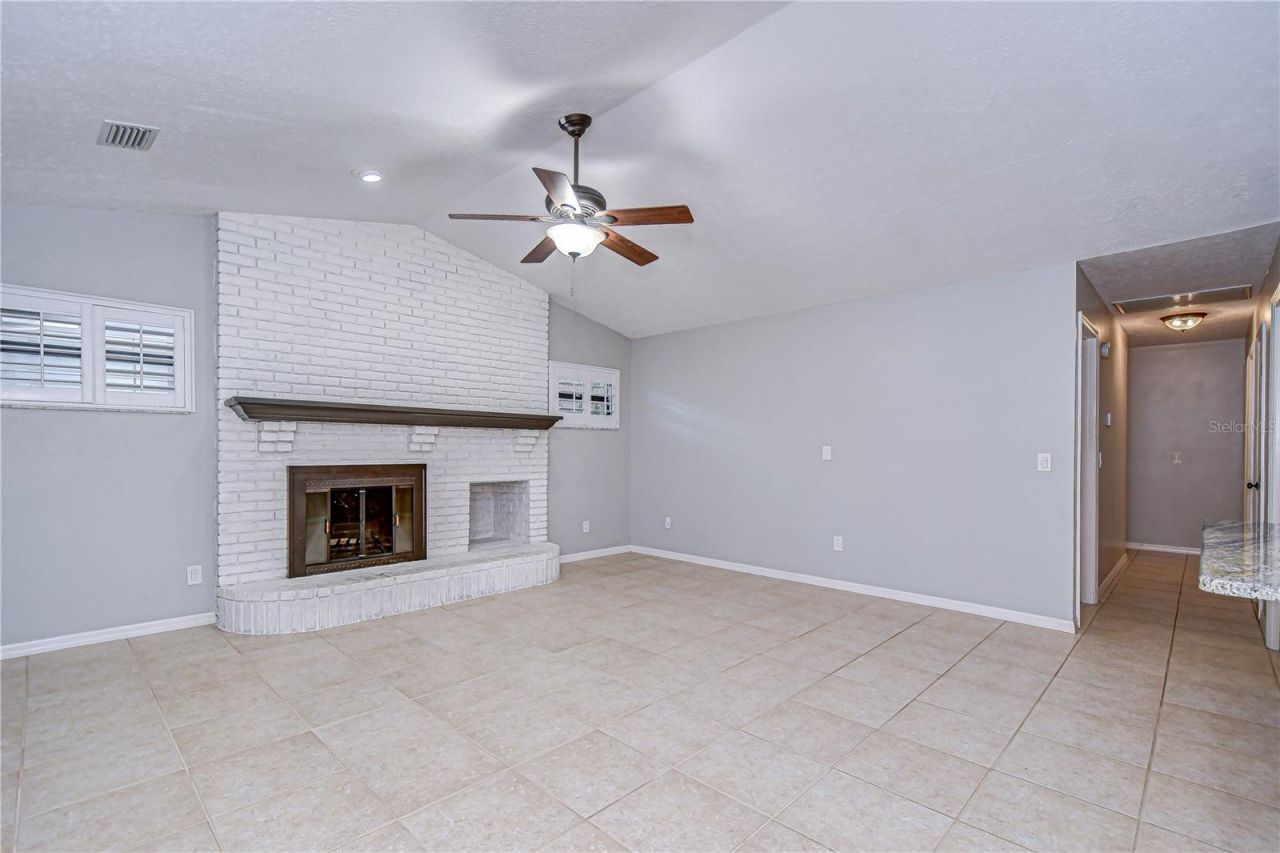 512 Pinewalk Drive, Brandon, FL 33510 Photo