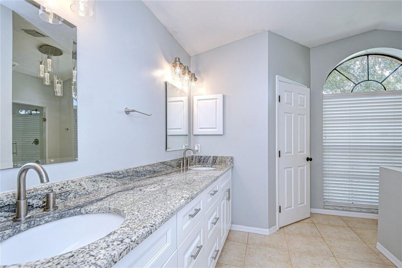 512 Pinewalk Drive, Brandon, FL 33510 Photo