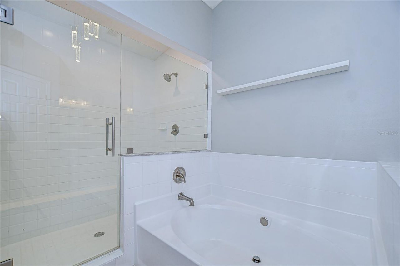 512 Pinewalk Drive, Brandon, FL 33510 Photo