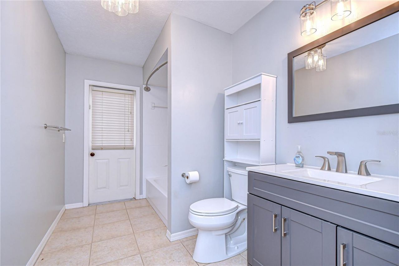 512 Pinewalk Drive, Brandon, FL 33510 Photo