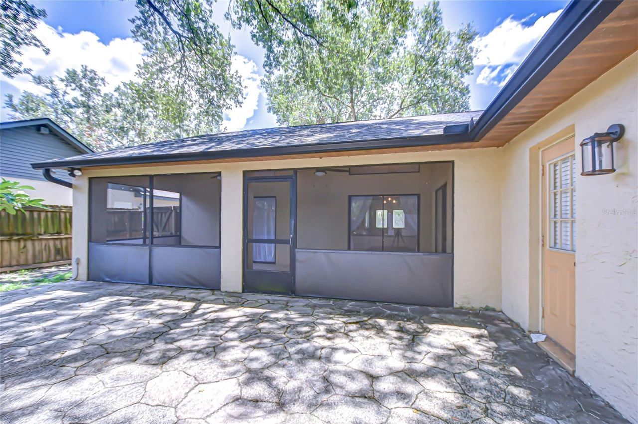 512 Pinewalk Drive, Brandon, FL 33510 Photo