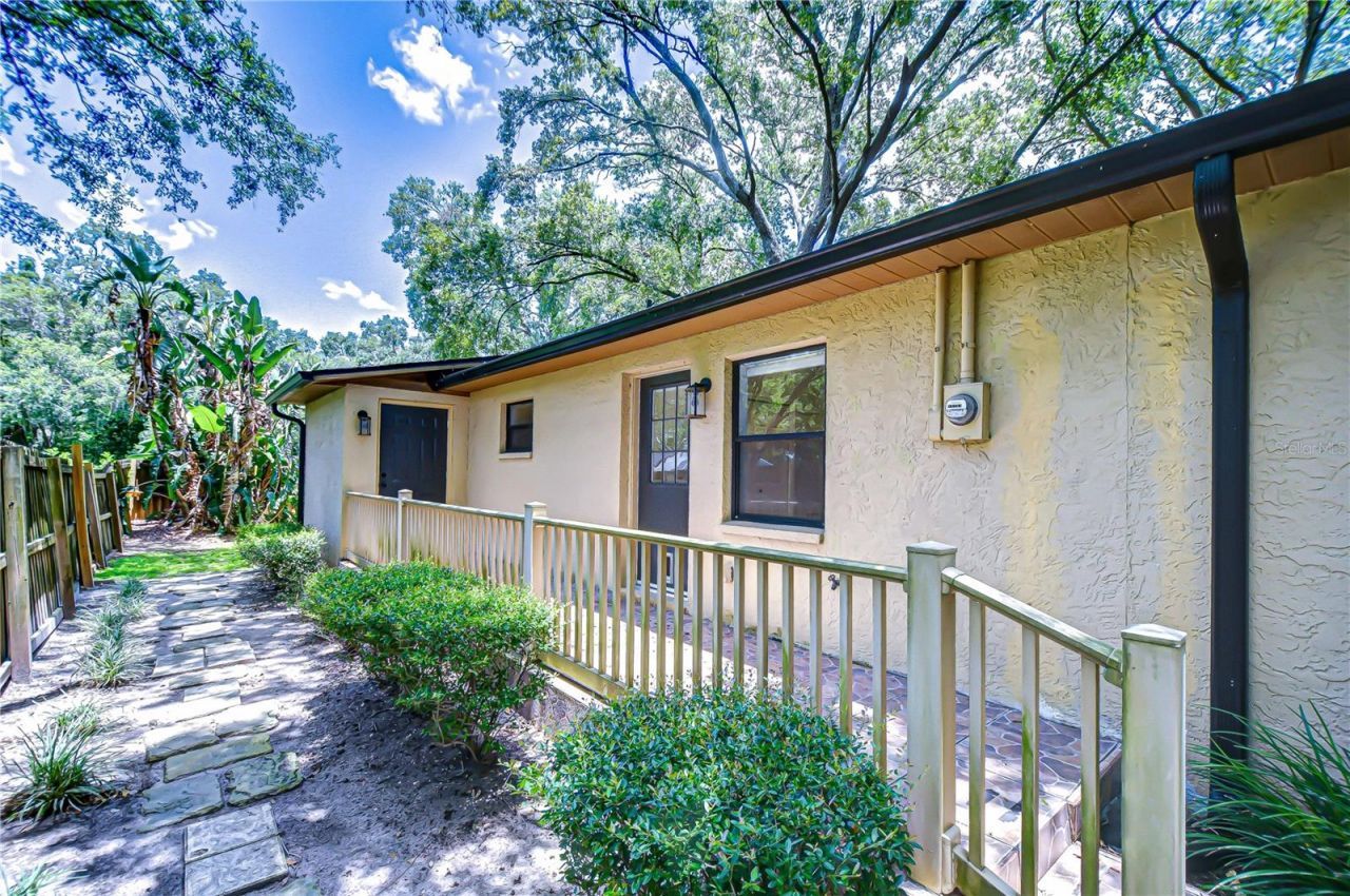 512 Pinewalk Drive, Brandon, FL 33510 Photo