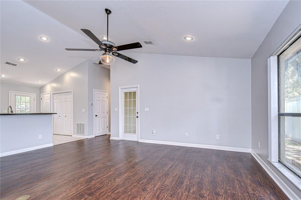 512 Pinewalk Drive, Brandon, FL 33510 Photo