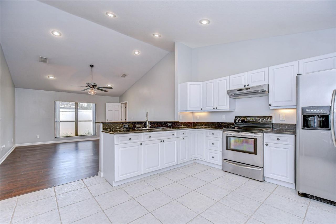 512 Pinewalk Drive, Brandon, FL 33510 Photo