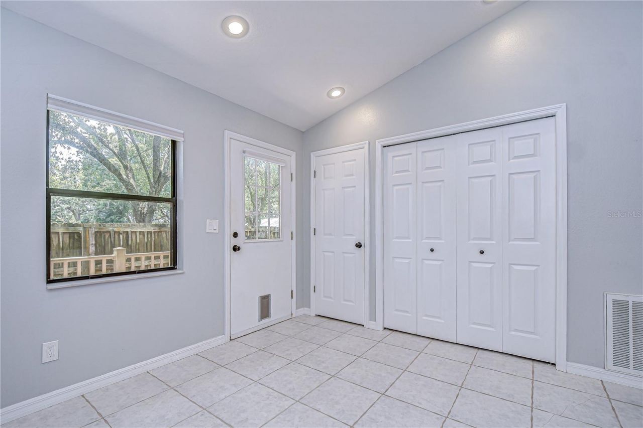 512 Pinewalk Drive, Brandon, FL 33510 Photo