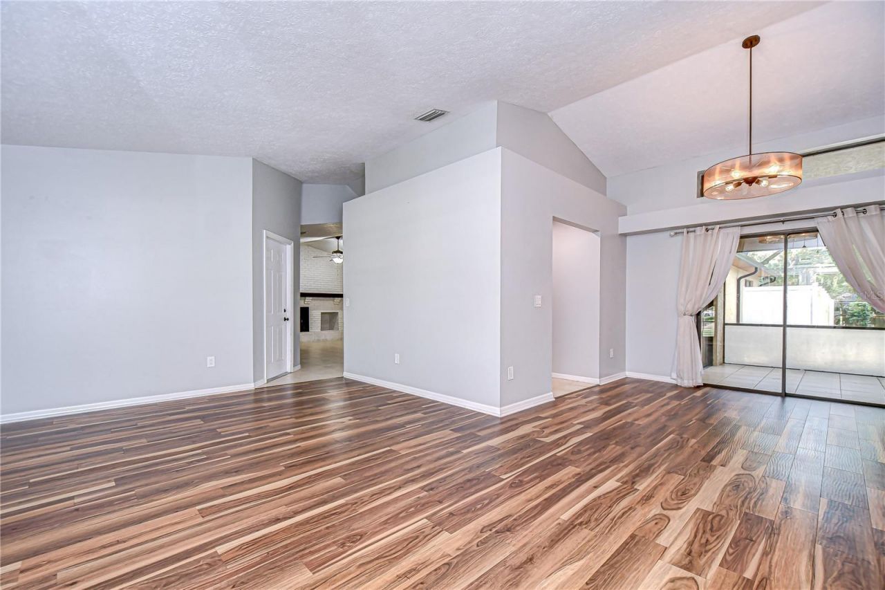 512 Pinewalk Drive, Brandon, FL 33510 Photo