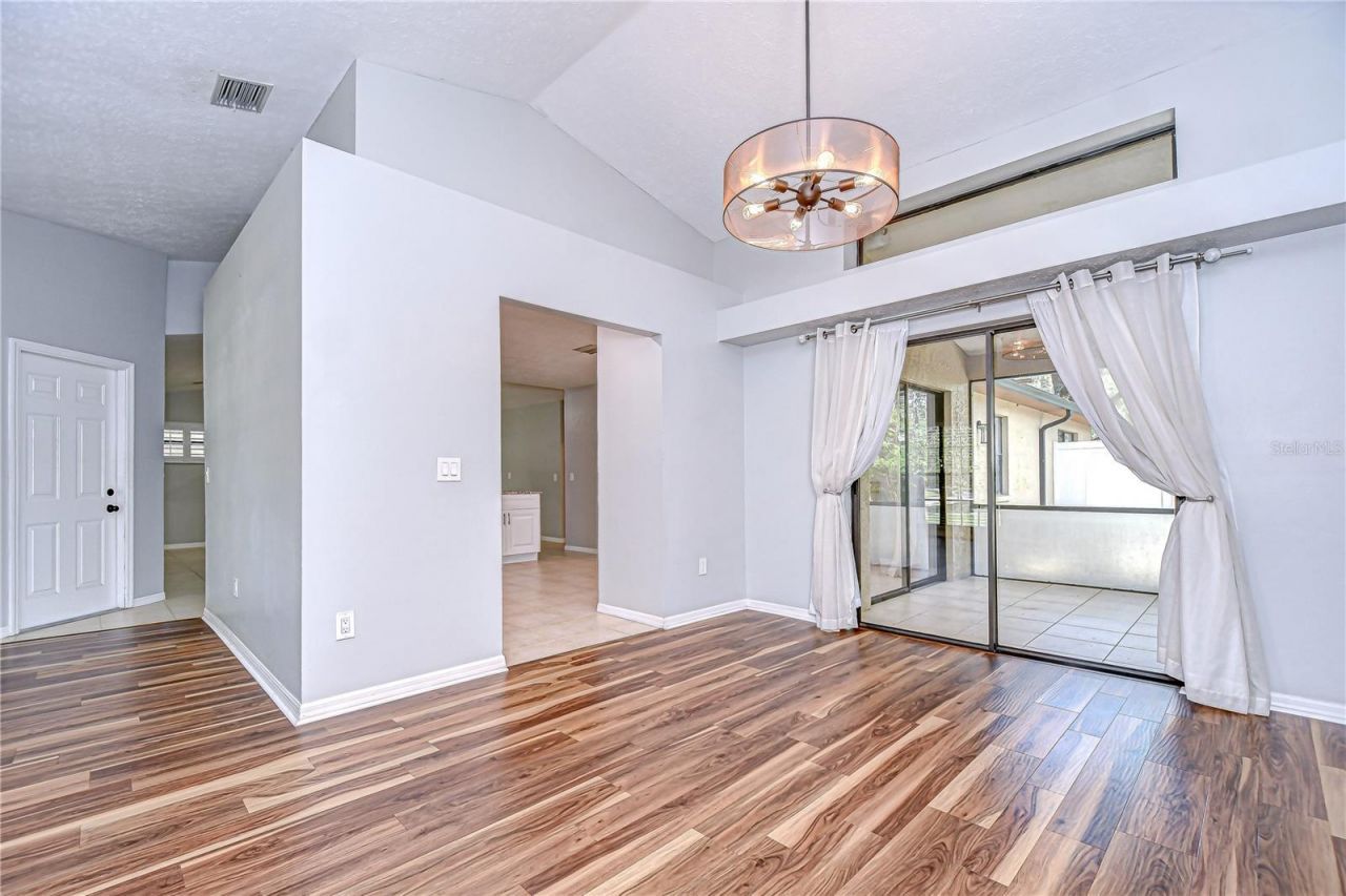 512 Pinewalk Drive, Brandon, FL 33510 Photo