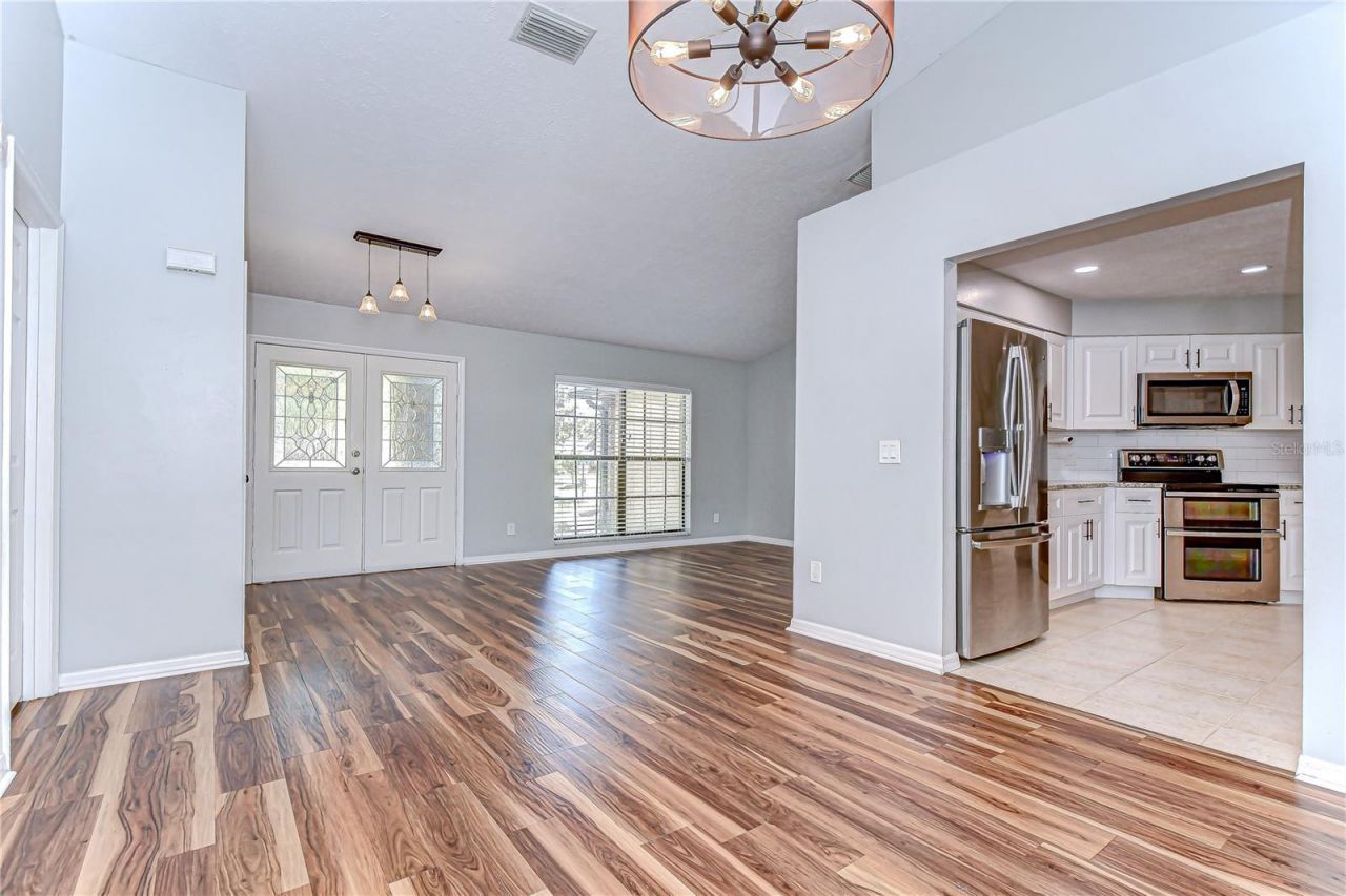 512 Pinewalk Drive, Brandon, FL 33510 Photo